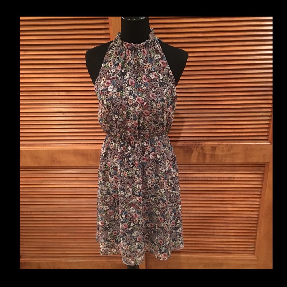 ❤️EUC❤️ Beautiful light weight floral dress